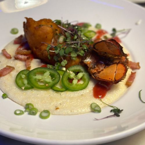 Have you tried chef's Chicken Fried Lobster? This dish contains a 7oz chicken fried lobster tail paired with gouda grits, bacon, green onion, a raspberry habanero coulis - and it's as dreamy as it sounds! 🤤

Chef crafts different menus throughout the year - so make sure to stop by soon to enjoy these unique flavors while they're still here. Pair it with some Sweet Potato Tater Tots and a Cocktail for a perfect evening!

#Umbra #MinneapolisFood #MinnesotaLocal #MinnesotaFarms #MplsEats #downtownminneapolis