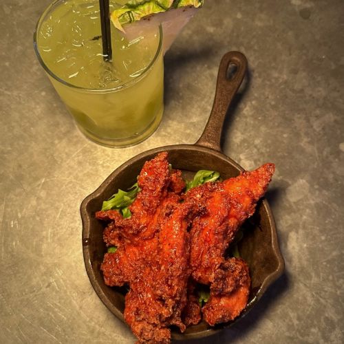 Tomorrow May 4th stop by the UMBRA bar for a specialty drink inspired by Kenny Chesney!
ONE MORE SUNSET...paired with Honey & Siracha chicken strips is the ultimate pre-concert snack 🤠

#KennyChesney #Minneapolis #USBANKSTADIUM #Milldistrict #mpls #local #preconcert #Minnesota #TwinCities